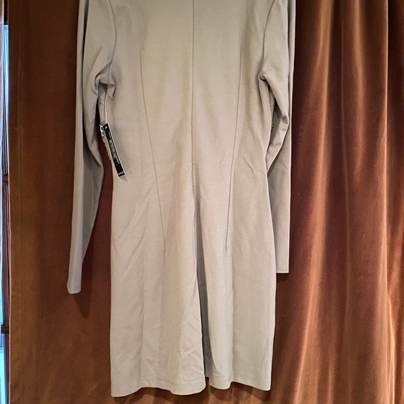 Venus Deep V dress - Picture 4 of 5